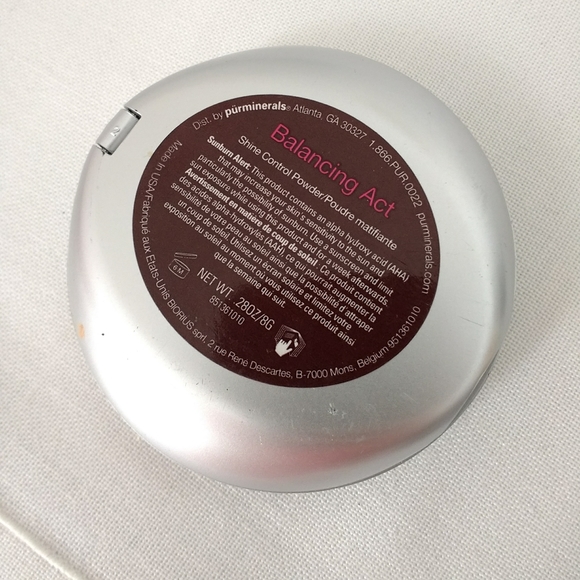 Pur Balancing Act Shine Control Powder - Picture 3 of 4